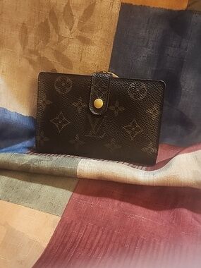 SALE! ✨️ Louis Vuitton Monogram Canvas Portefeuille Wallet
